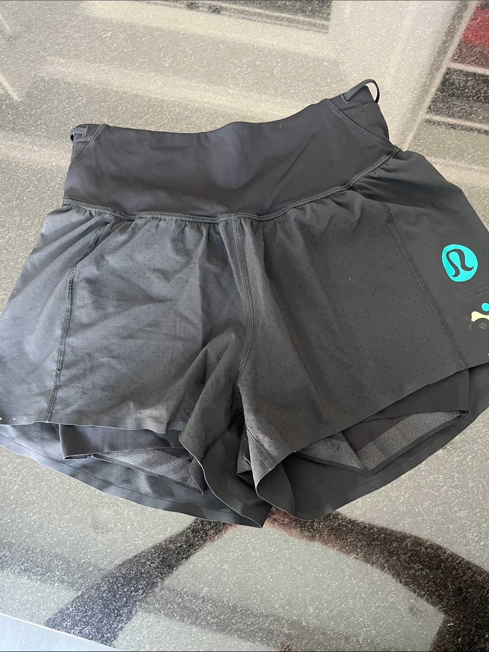 lululemon athletica Nulux Road to Trail HRShort 4” Sz-6 - Picture 4 of 10